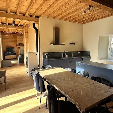 Chalet Ferme De Montagne Fraichement Renovee Heches