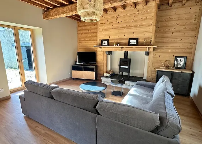 Ferme De Montagne Fraichement Renovee Heches